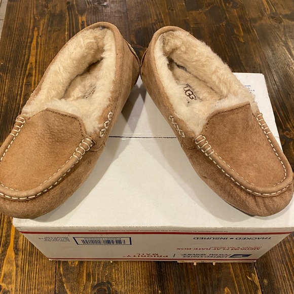 Ugg Moccasins Size 5- GUC - Picture 5 of 6